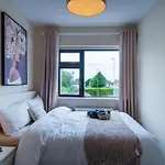 Suburban Haven ホームステイ